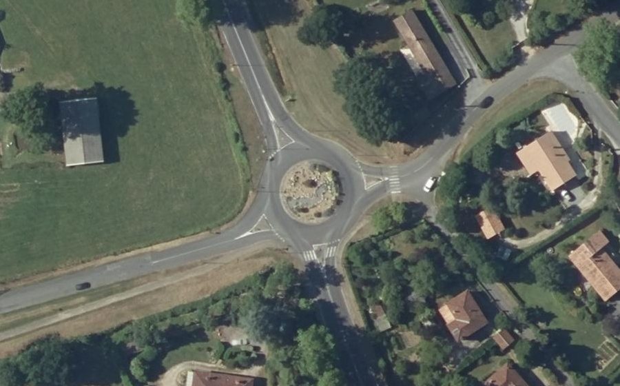 Vue aérienne du Rond-point anonyme n°679216977