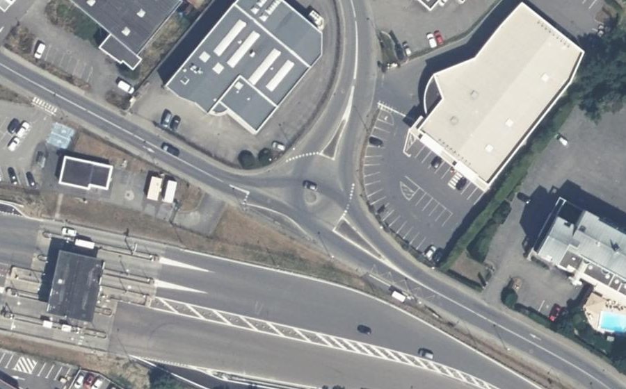 Vue aérienne du Rond-point anonyme n°679236485