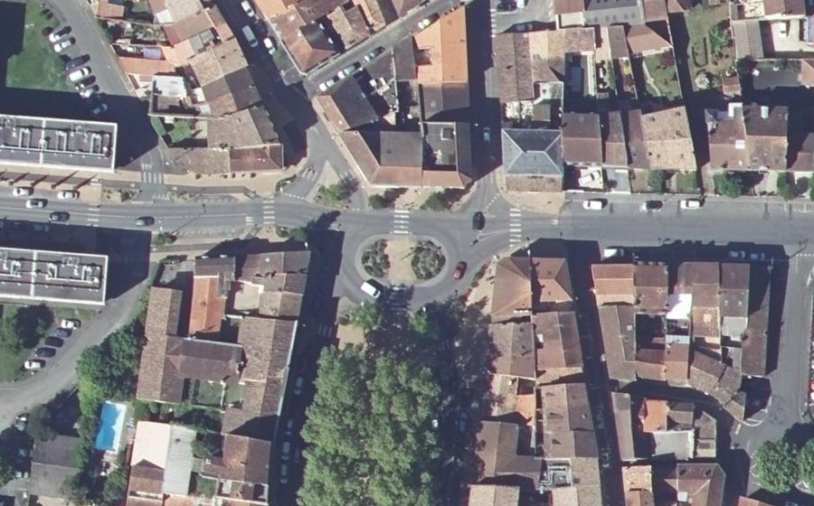 Vue aérienne du Rond-point anonyme n°679387638