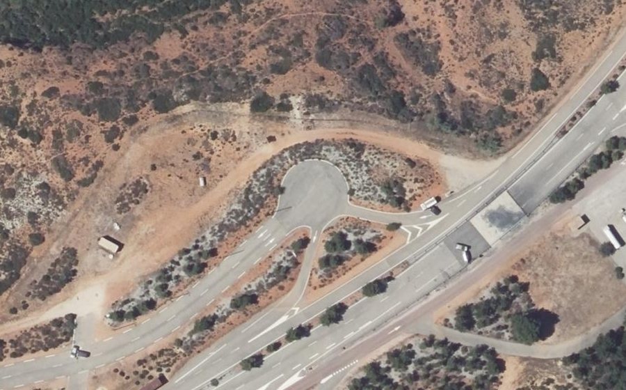 Vue aérienne du Rond-point anonyme n°679407249