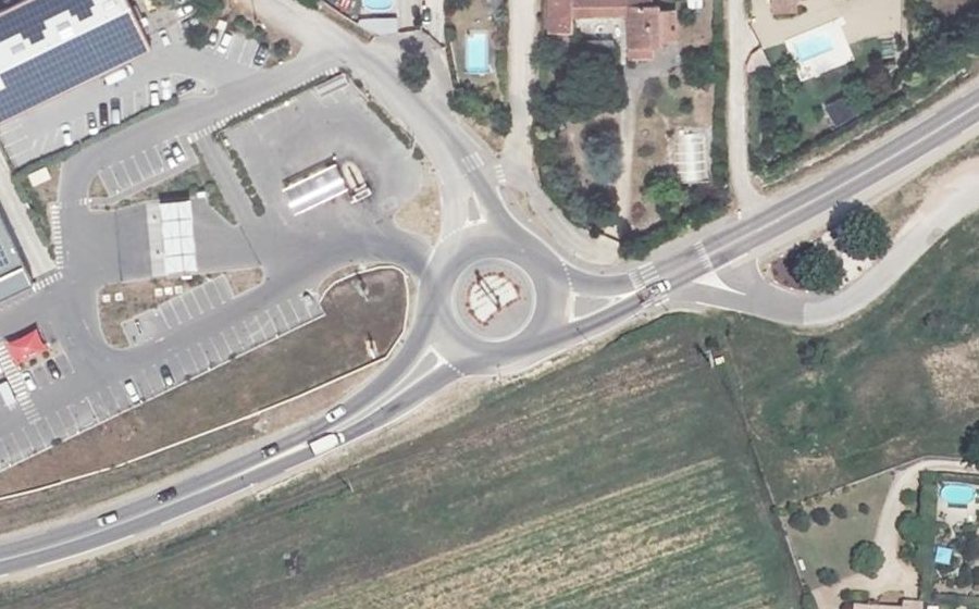 Vue aérienne du Rond-point anonyme n°679448981