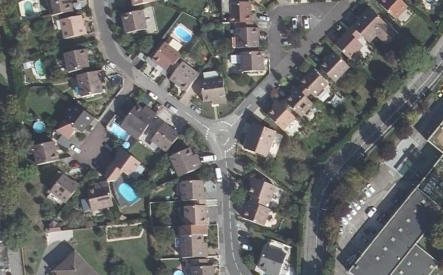 Vue aérienne du Rond-point anonyme n°679788643