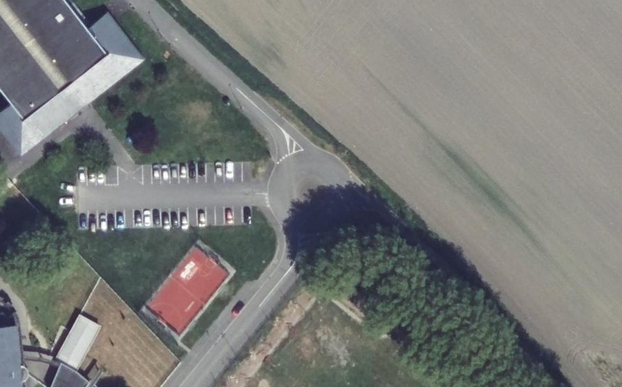 Vue aérienne du Rond-point anonyme n°679915088