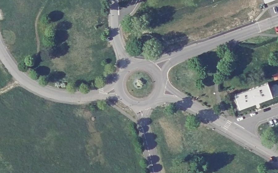 Vue aérienne du Rond-point anonyme n°68002689