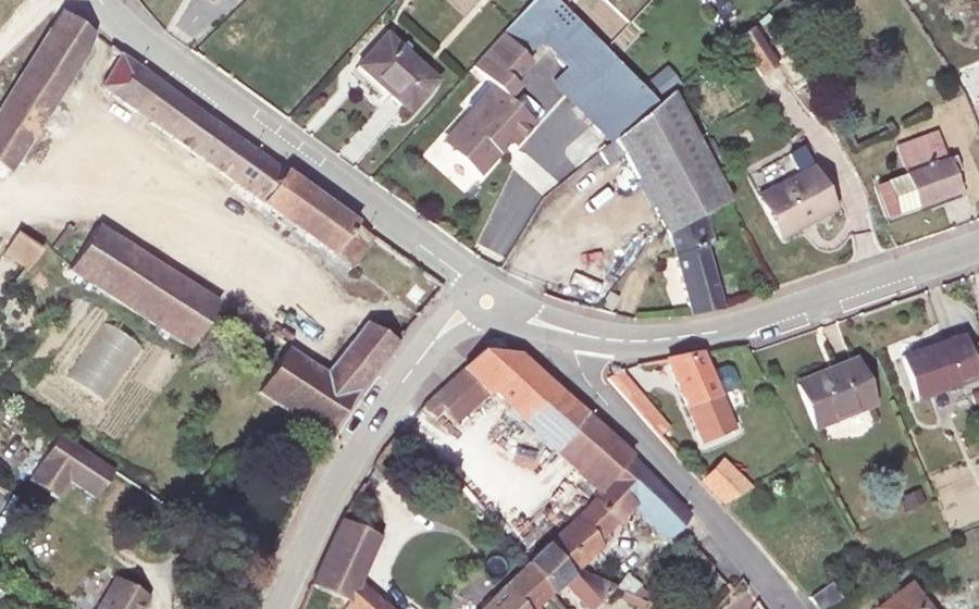 Vue aérienne du Rond-point anonyme n°680029165
