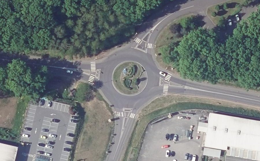Vue aérienne du Rond-point anonyme n°68007943