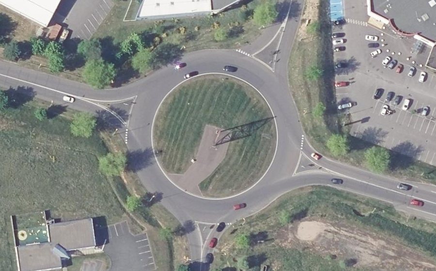 Vue aérienne du Rond-point anonyme n°68007949