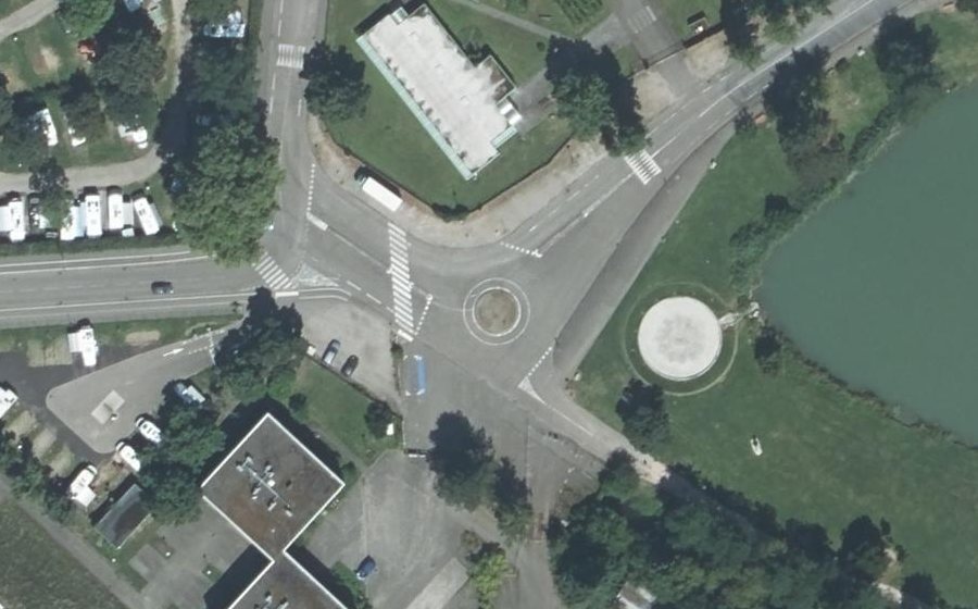 Vue aérienne du Rond-point anonyme n°680227765