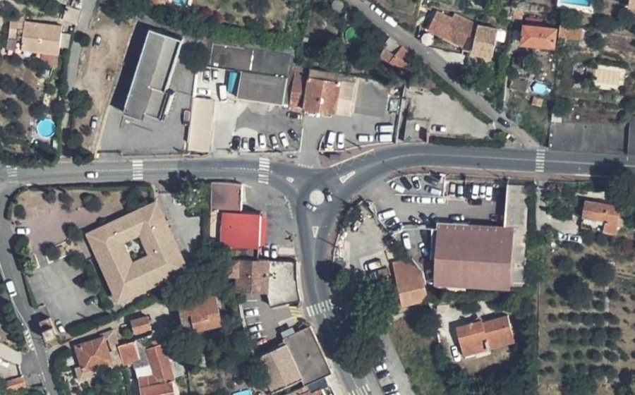 Vue aérienne du Rond-point anonyme n°68035242