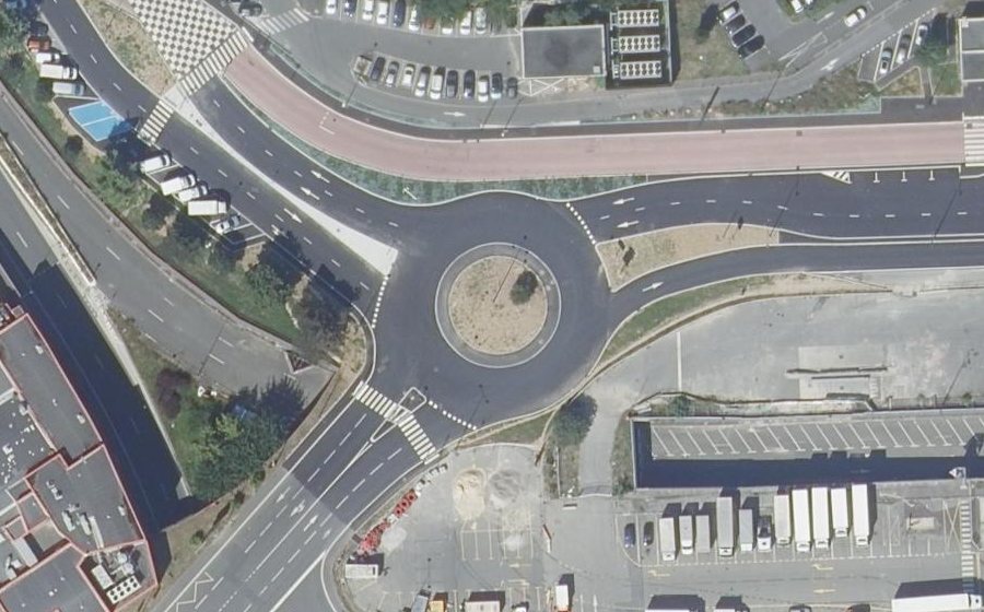 Vue aérienne du Rond-point anonyme n°680481881