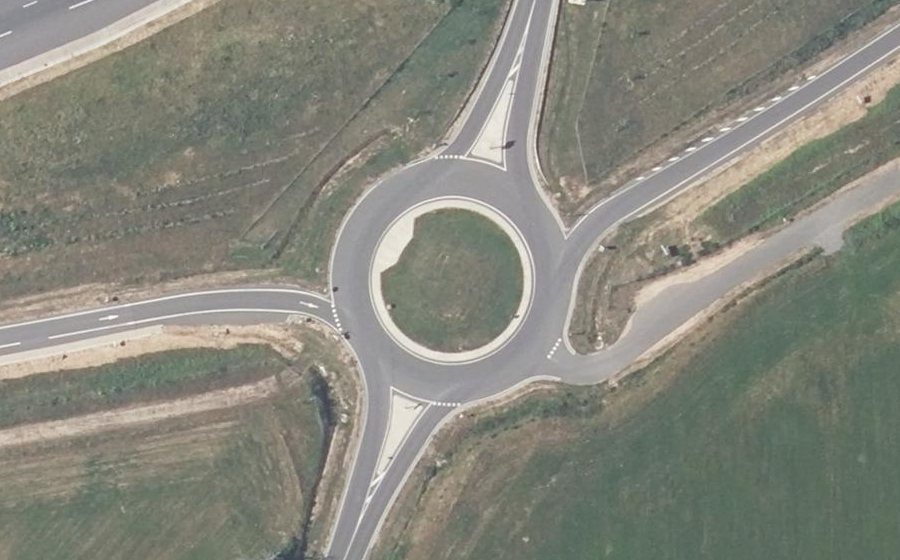 Vue aérienne du Rond-point anonyme n°680611212