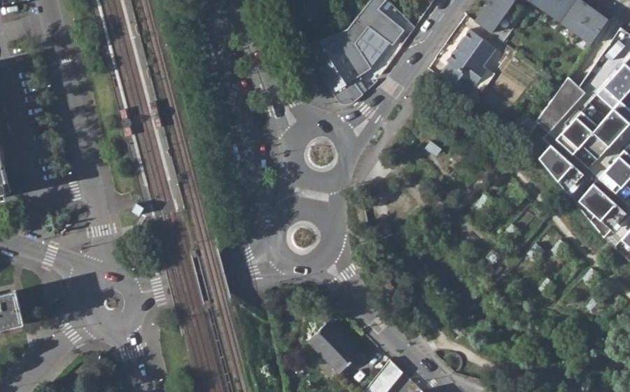 Vue aérienne du Rond-point anonyme n°680668428