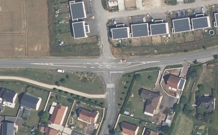 Vue aérienne du Rond-point anonyme n°681052914