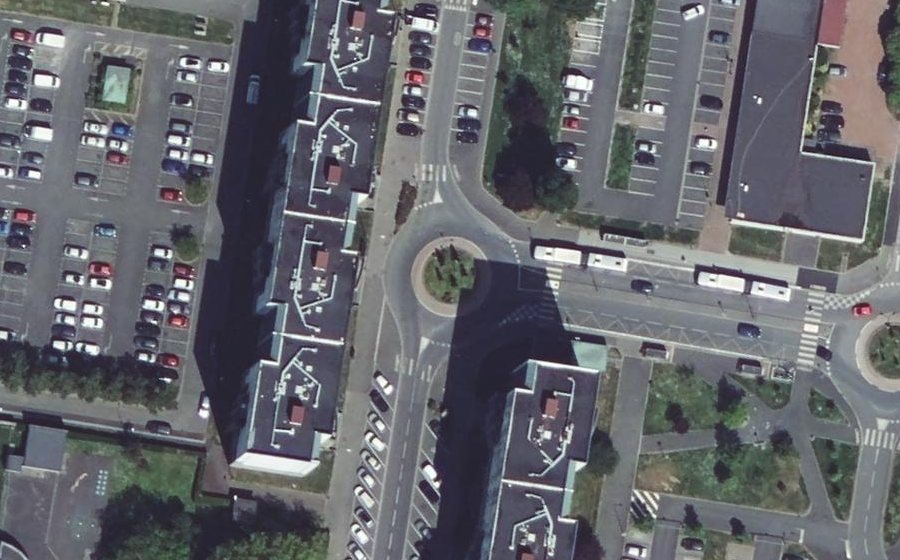 Vue aérienne du Rond-point anonyme n°681441096