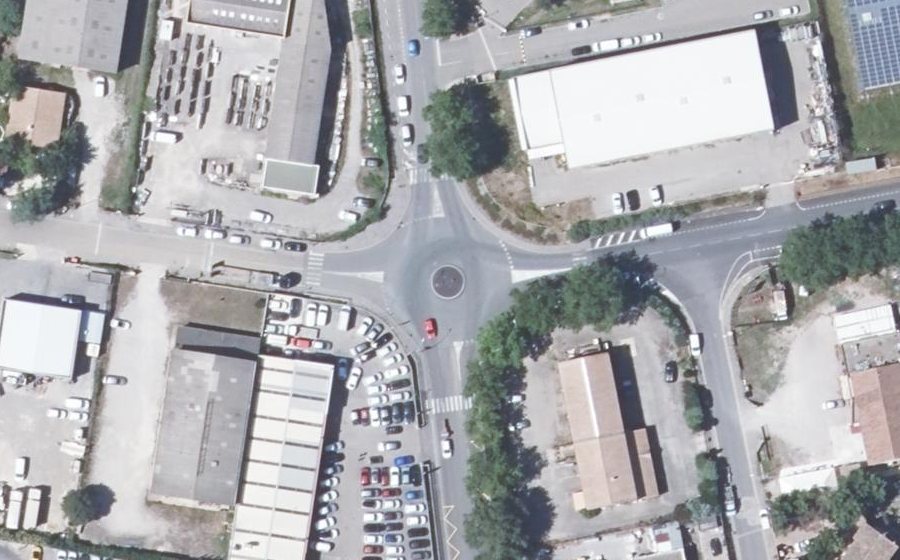 Vue aérienne du Rond-point anonyme n°681500275