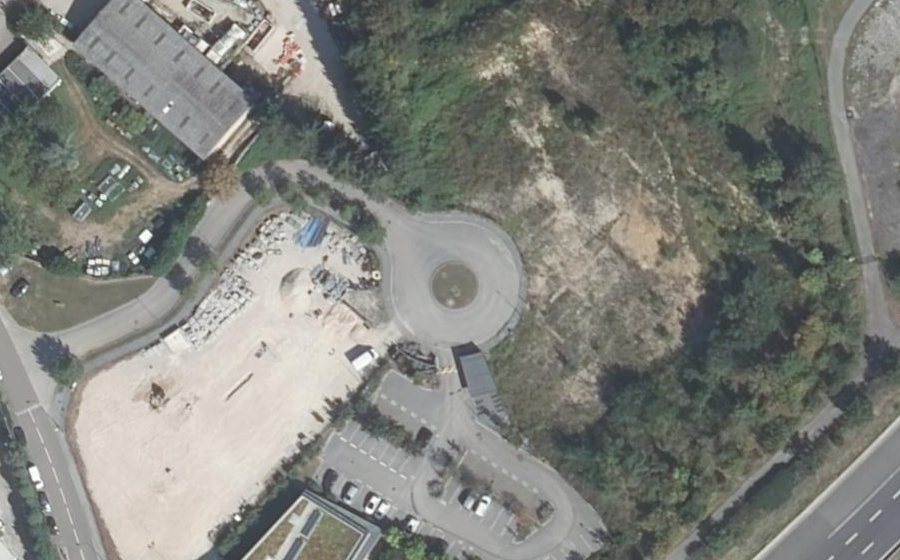 Vue aérienne du Rond-point anonyme n°681591094