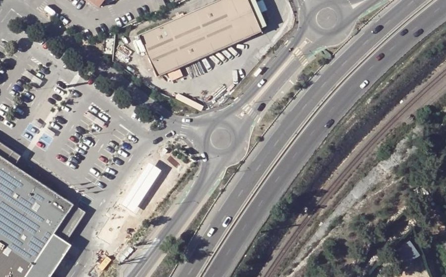 Vue aérienne du Rond-point anonyme n°681627178