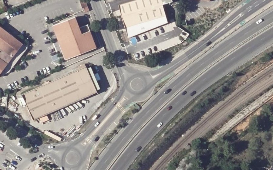 Vue aérienne du Rond-point anonyme n°681627182
