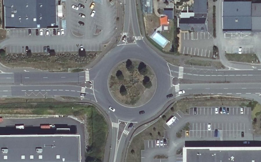 Vue aérienne du Rond-point anonyme n°681736627