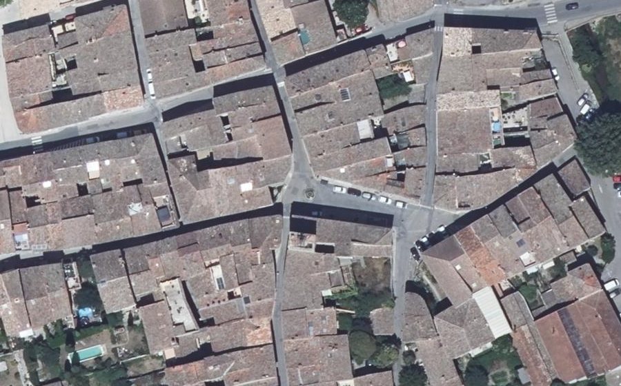 Vue aérienne du Rond-point anonyme n°681876574