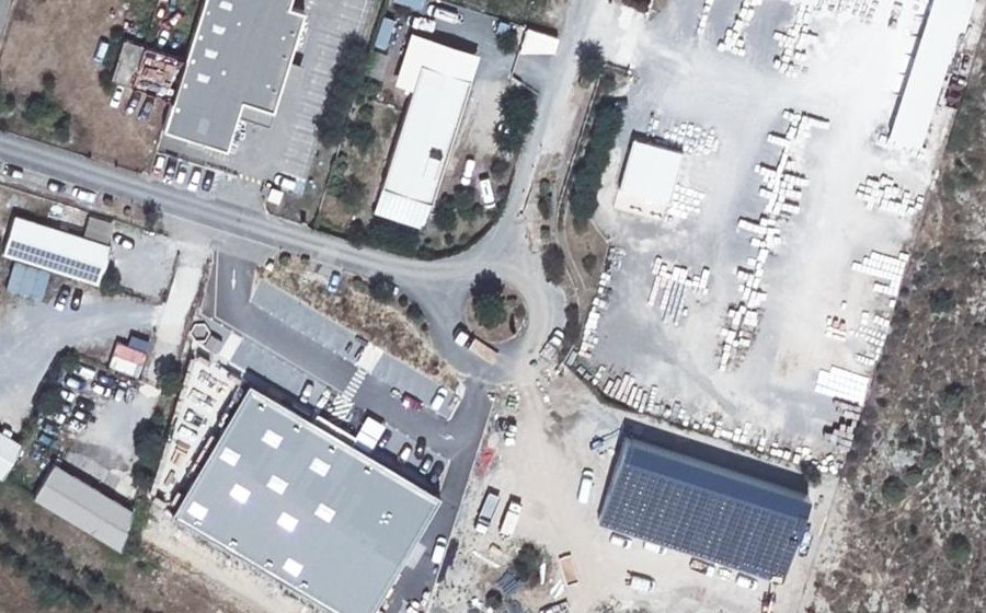 Vue aérienne du Rond-point anonyme n°681971912