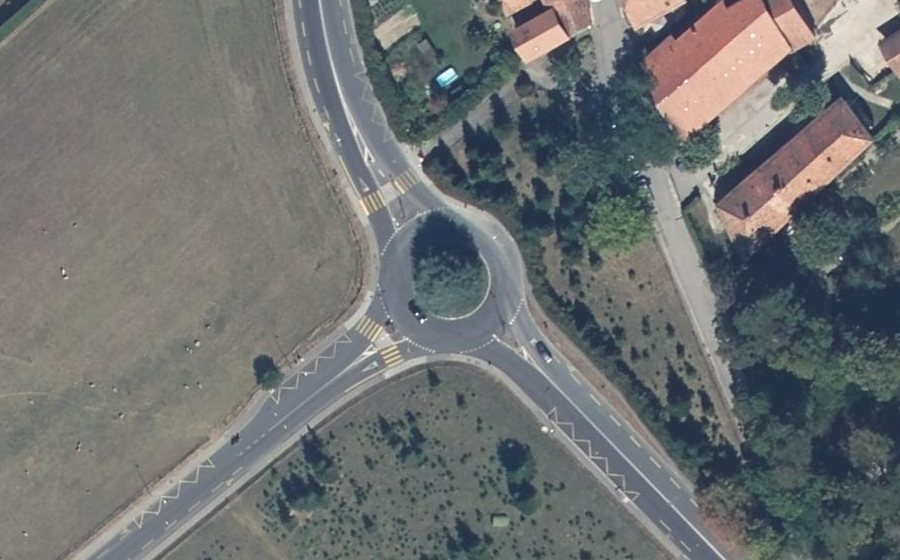 Vue aérienne du Rond-point anonyme n°682192967