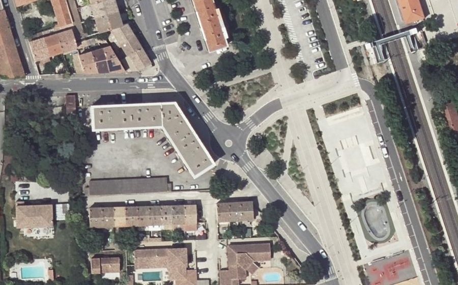 Vue aérienne du Rond-point anonyme n°682242668