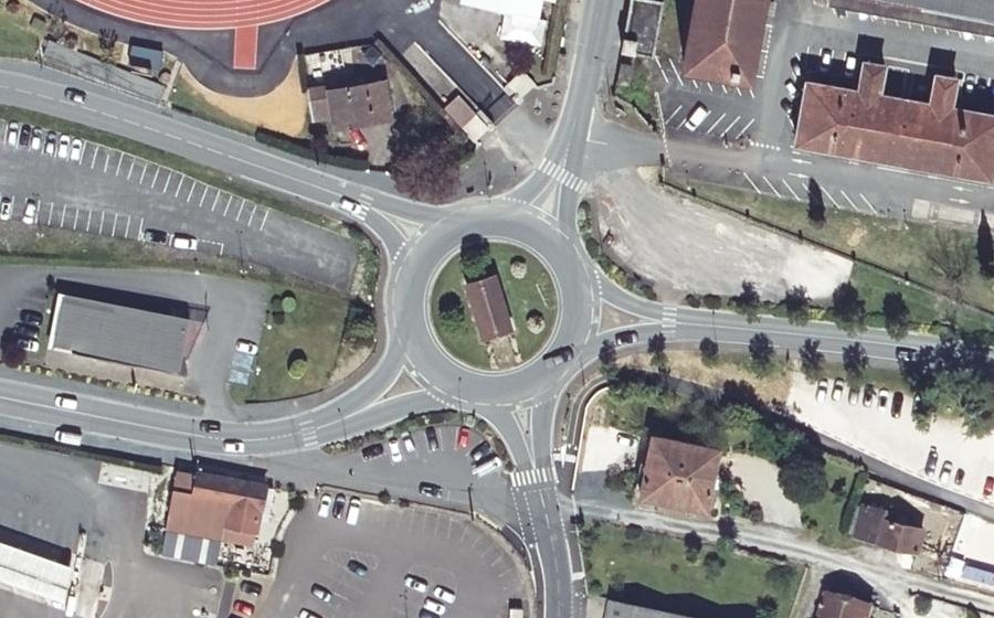 Vue aérienne du Rond-point anonyme n°68248030