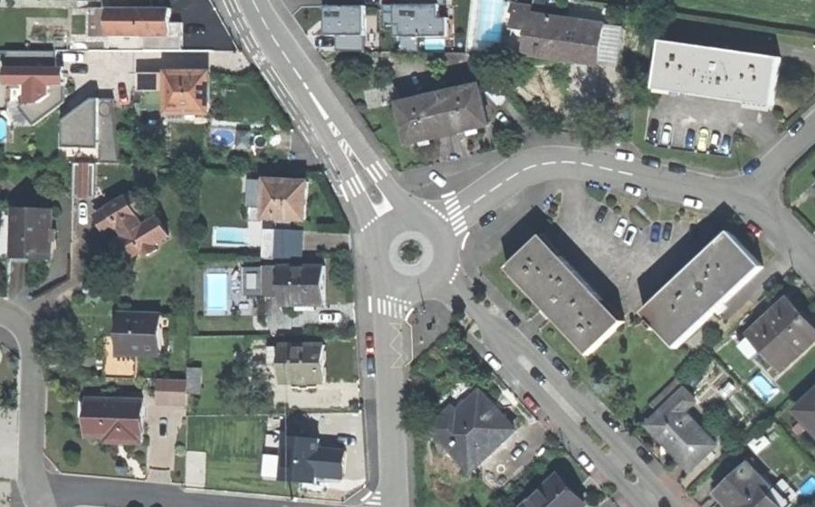 Vue aérienne du Rond-point anonyme n°68256926