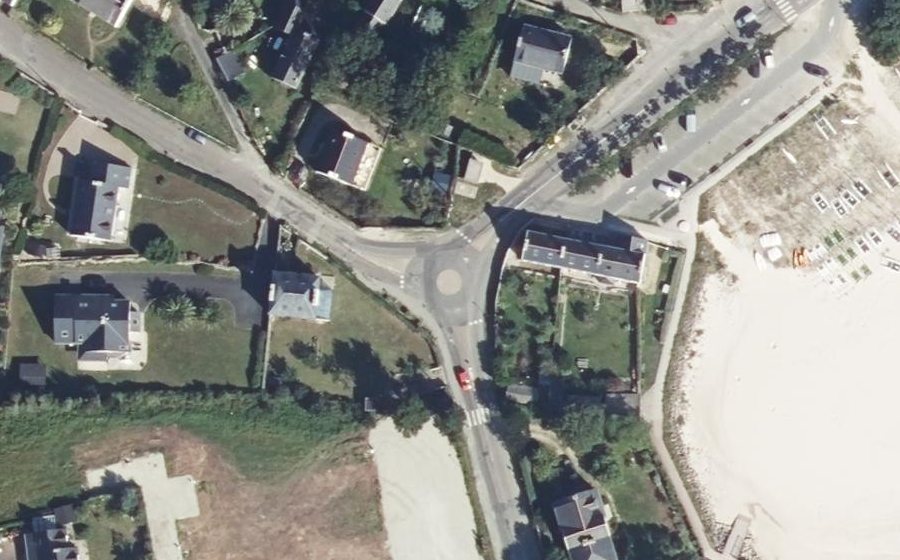 Vue aérienne du Rond-point anonyme n°682570093