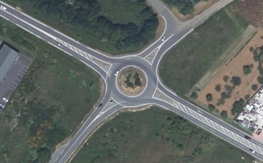 Vue aérienne du Rond-point anonyme n°68257493