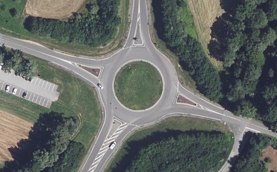 Vue aérienne du Rond-point anonyme n°68257573