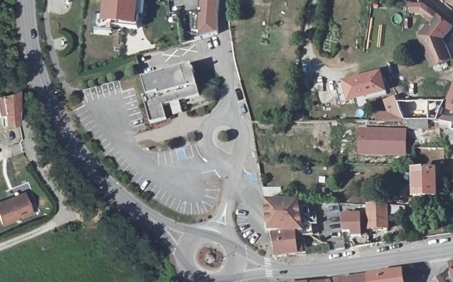 Vue aérienne du Rond-point anonyme n°682851789