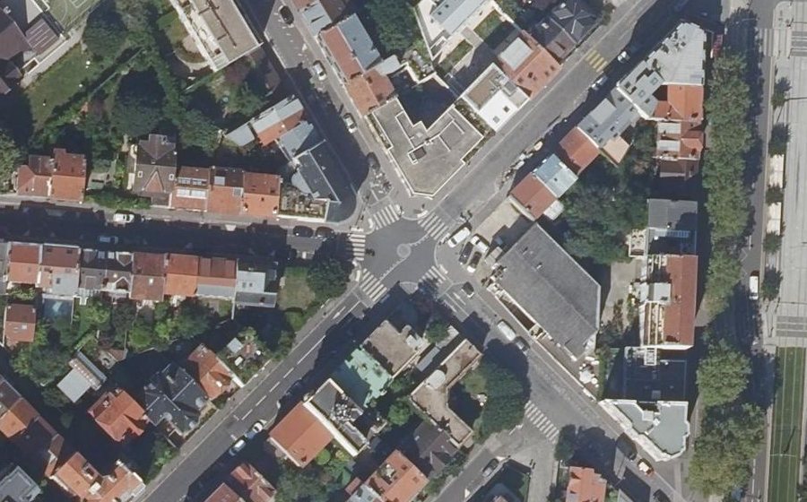 Vue aérienne du Rond-point anonyme n°683061897