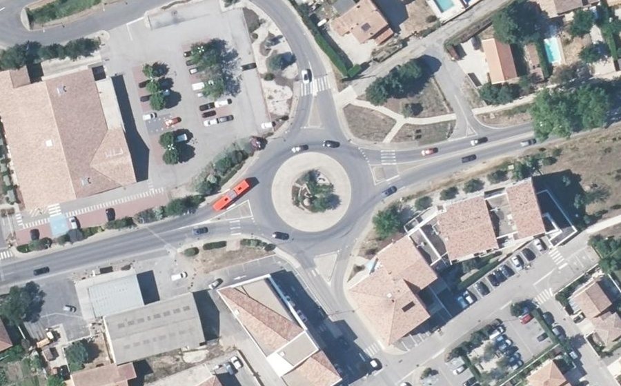 Vue aérienne du Rond-point anonyme n°68315035