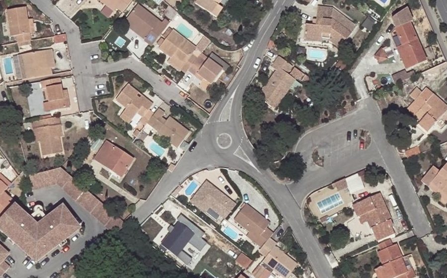 Vue aérienne du Rond-point anonyme n°683352672