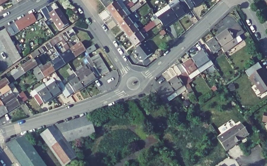 Vue aérienne du Rond-point anonyme n°683510307