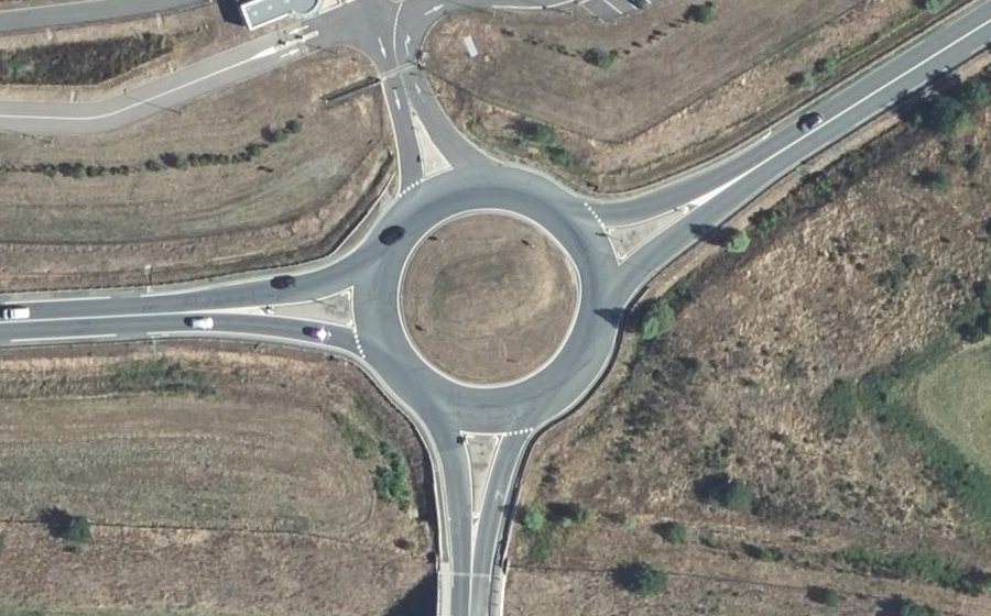 Vue aérienne du Rond-point anonyme n°68408984