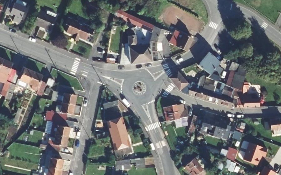 Vue aérienne du Rond-point anonyme n°684237584