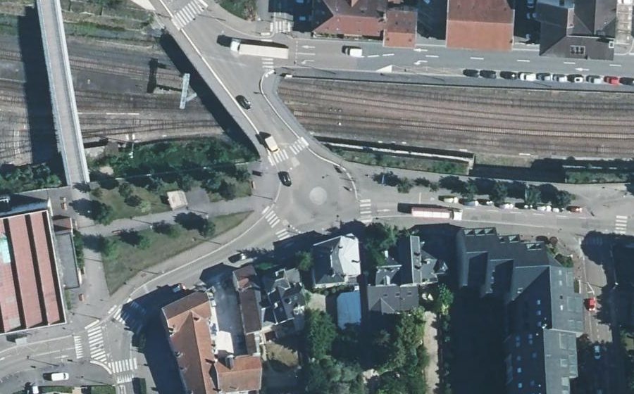 Vue aérienne du Rond-point anonyme n°684298629