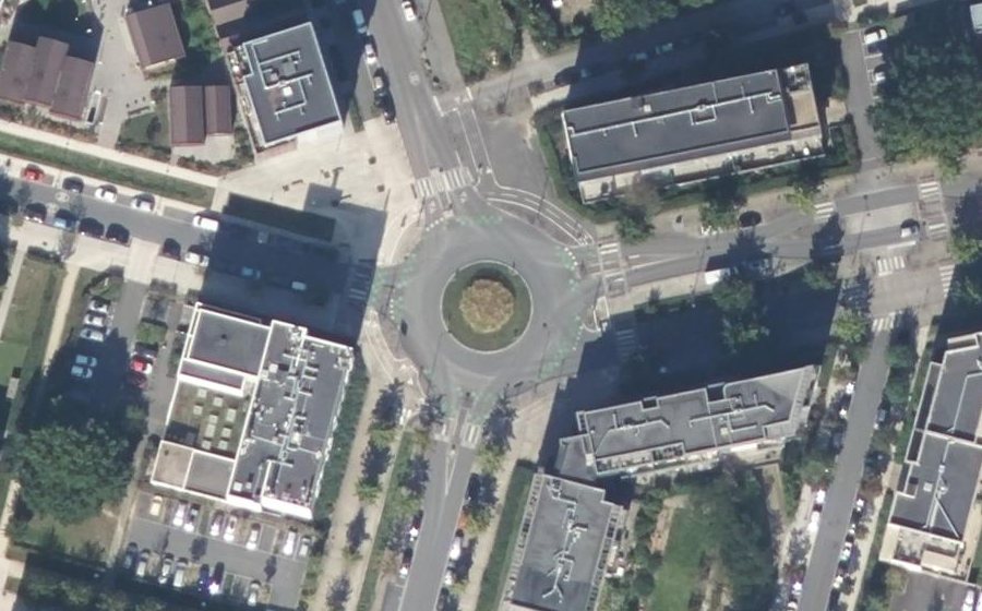Vue aérienne du Rond-point anonyme n°68430529