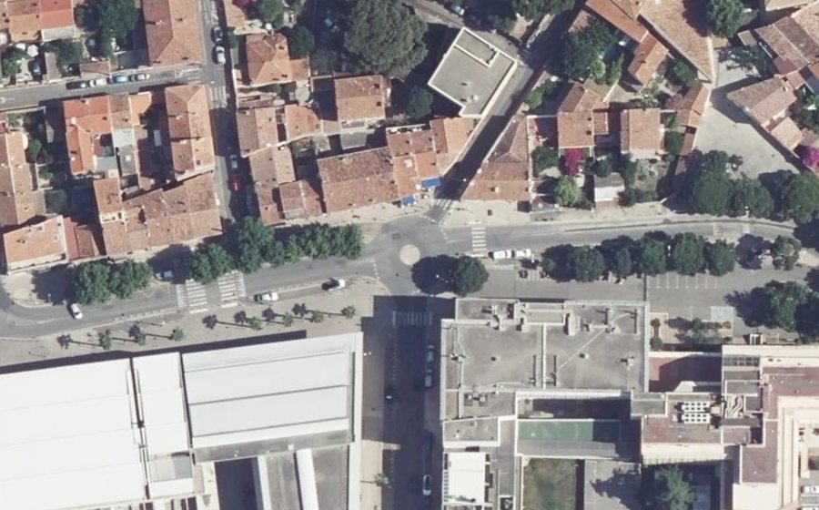 Vue aérienne du Rond-point anonyme n°684405147