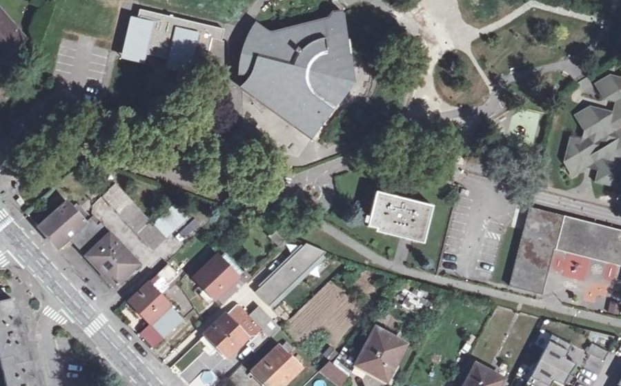 Vue aérienne du Rond-point anonyme n°68440522