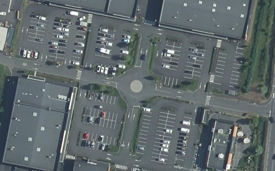 Vue aérienne du Rond-point anonyme n°684419835