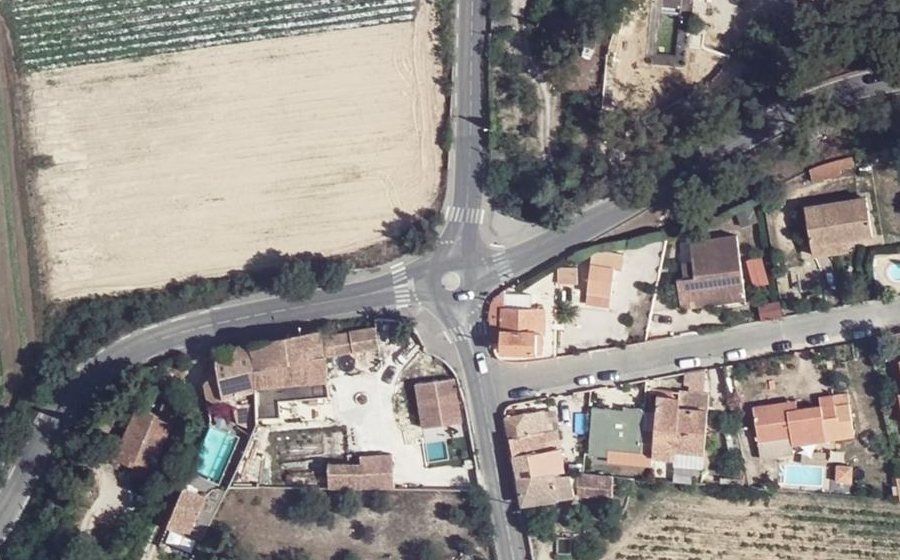 Vue aérienne du Rond-point anonyme n°684423046