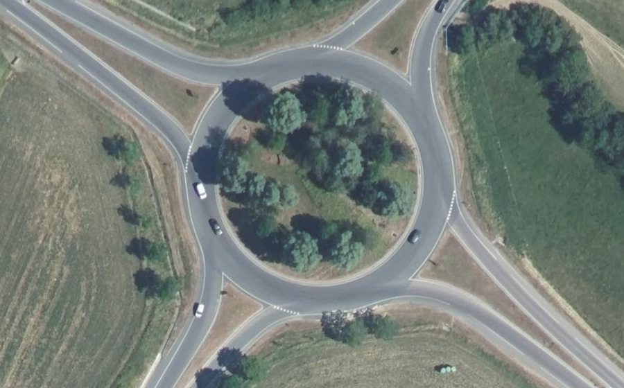 Vue aérienne du Rond-point anonyme n°68447672