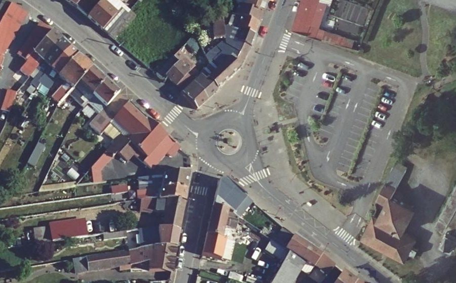 Vue aérienne du Rond-point anonyme n°684759770