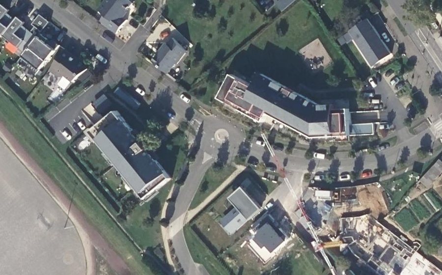 Vue aérienne du Rond-point anonyme n°684803014