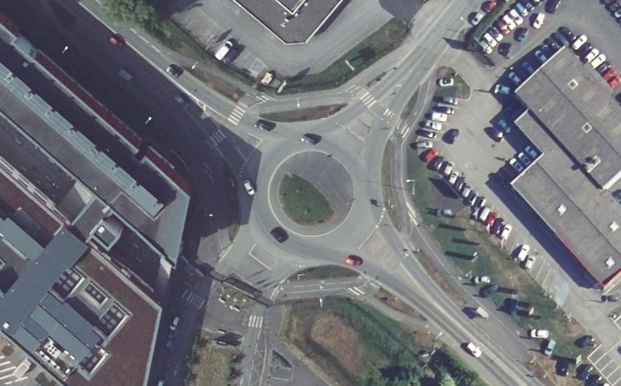 Vue aérienne du Rond-point anonyme n°684883581