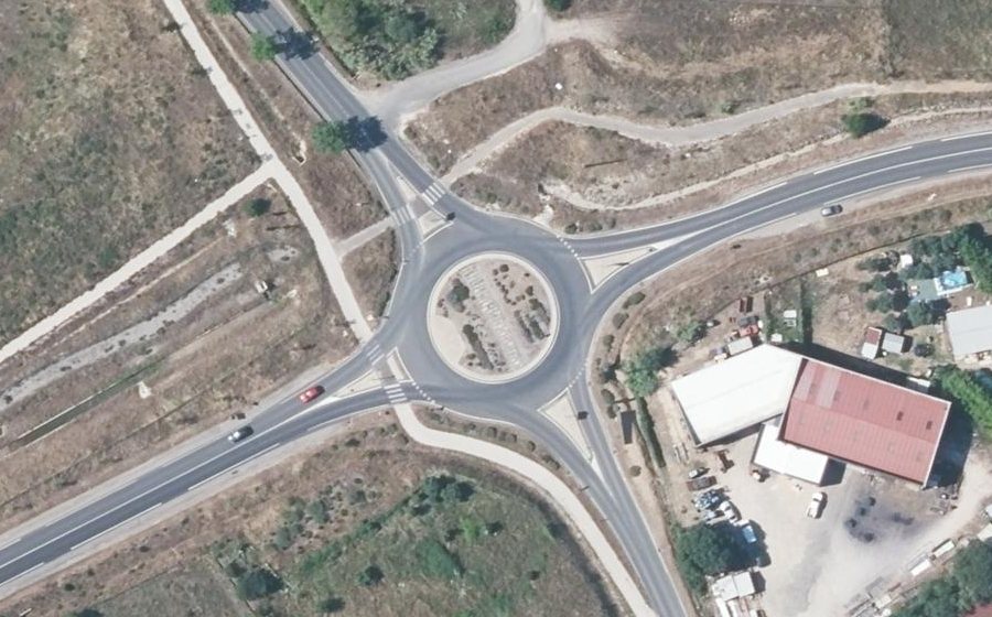 Vue aérienne du Rond-point anonyme n°684928117